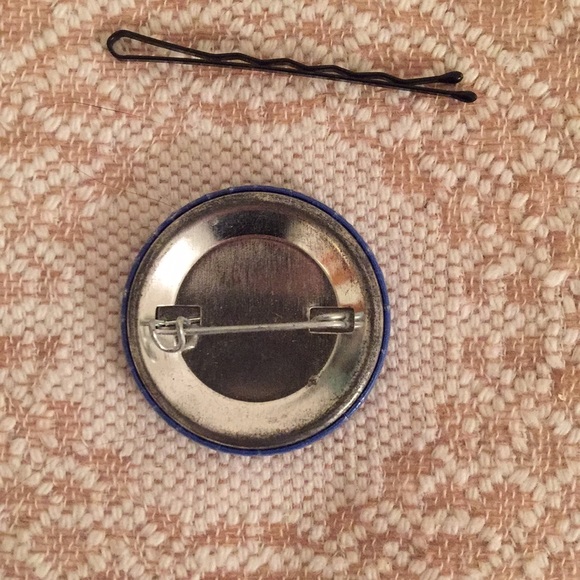 Sustainability pin - Picture 3 of 3